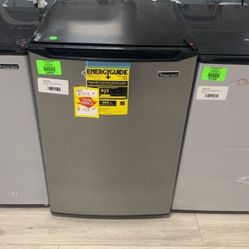 MAGIC CHEF HMTR450SE MINI FRIDGE PU6N7