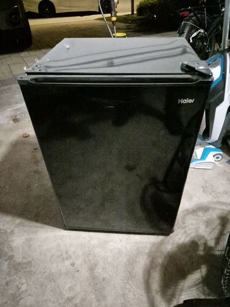 2.7- cu ft Haier Mini Fridge Freezer