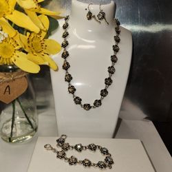 #7 VINTAGE 1990's SIGNED PREMIER DESIGNS, AURORA BOREALIS CRYSTAL STONES.