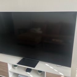 Samsung - 65" Class Q70C QLED 4K UHD Smart Tizen TV (2023) 