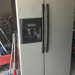 Refrigerator And Freezer Whirpool DOES NOT WORK