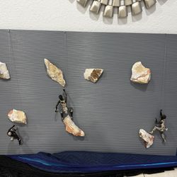 Escaladores Climbers Wall Art . Great Oportunity . 3 Climbers in Bronze . With Hard Frame . 71”X44”