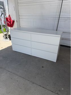 6 drawer white dresser !