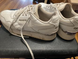 REEBOK CLASSIC LEATHER PLATFORM  SNEAKERS