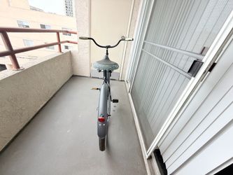 Charcoal gray cruiser bike ( huffy )