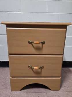 Classic Light Wood 2-Drawer Nightstand / Accent chest