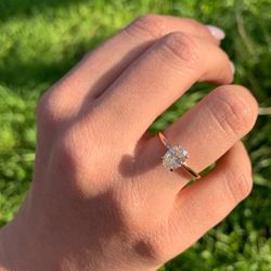 Engagement Ring (Diamond & Gold)