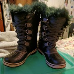 Woman's Sorel Fur Boots