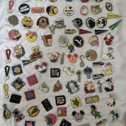 Disney World Pins Collection  OBO