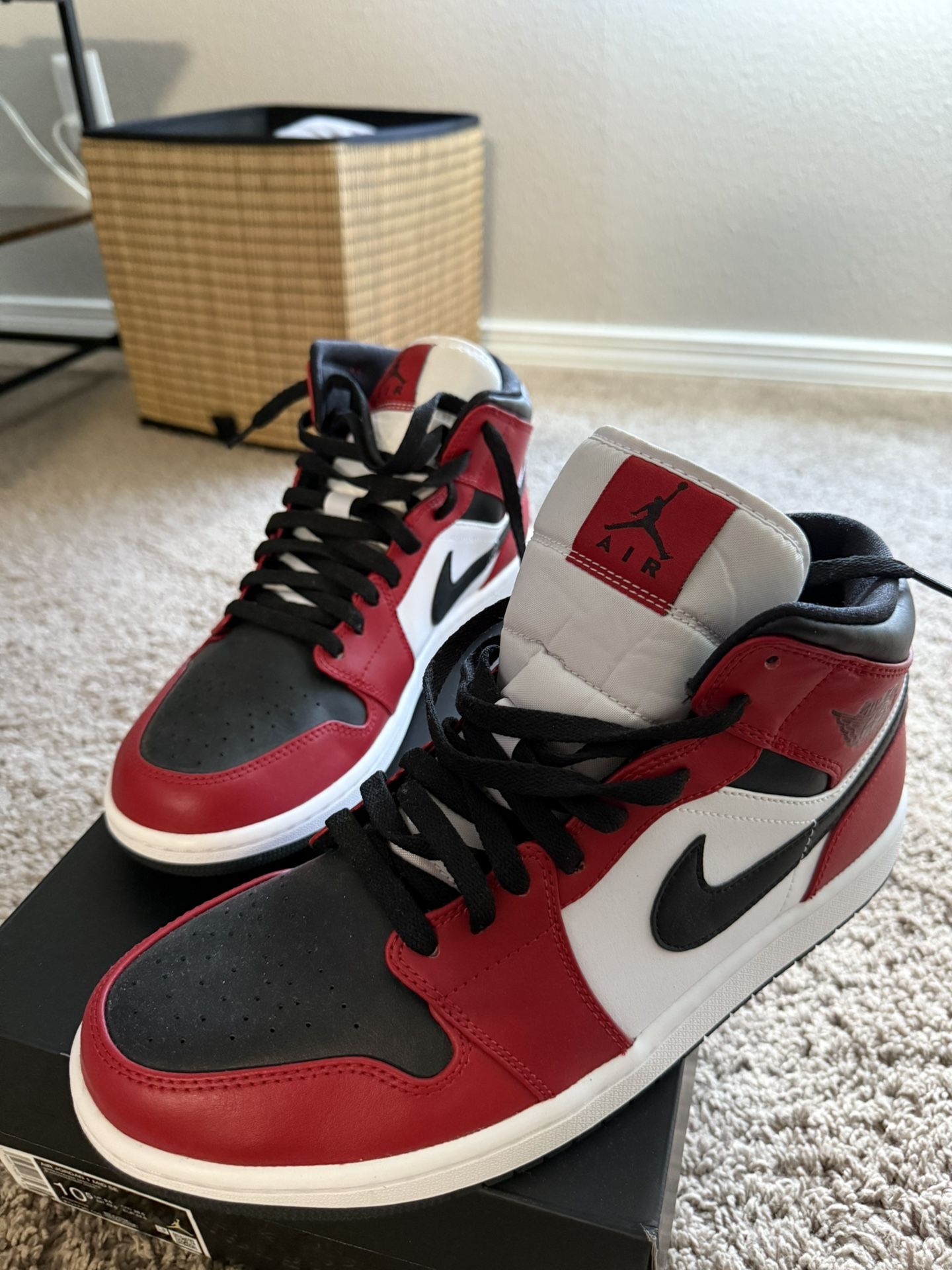 Air Jordan 1 MID SE