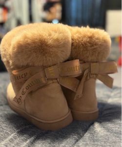 Size 7, juicy couture boots never worn