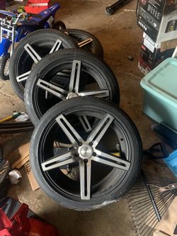 20” drags came off Audi A8 1 is bent an needs two new tires 400$