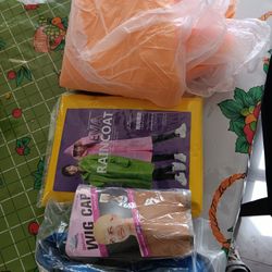 Eva Raincoat Para Protejerte De La Lluvia Trae Su Capa Las Botas Número 39 40  Trae 2 Win Cap Y Una Peluca