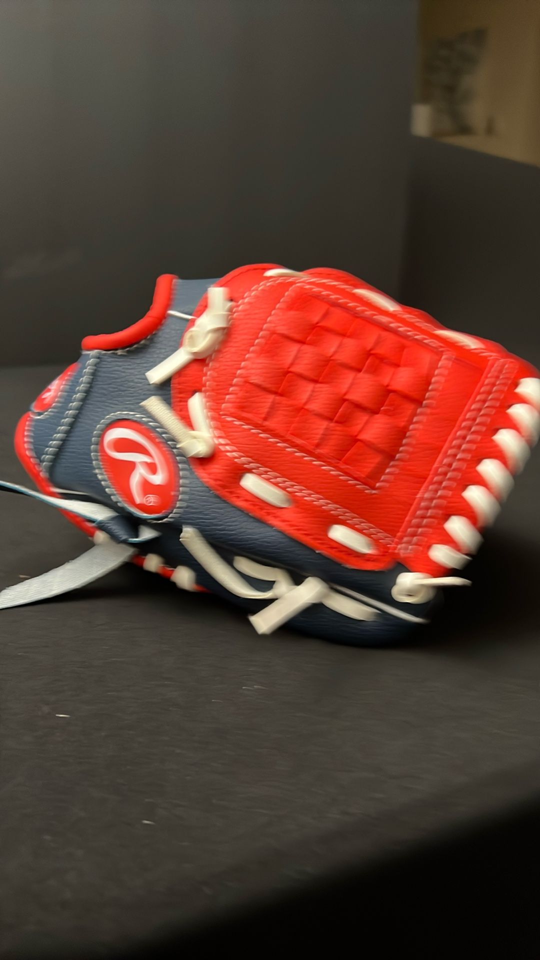 Rawlings Kids Glove Size 9.5. Left Handed Glove