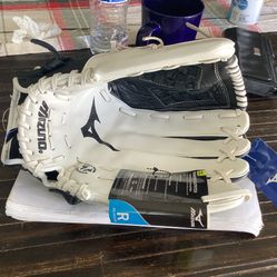 New Mizuno Franchise Fastpitch Softball Glove Series RHT 12.5 Inch White/black, GFN1251F4, RHT, double hinge heel, pre oiled tumbled Java leather, adj