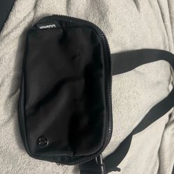 Lululemon everywhere cross body belt bag 1L - Black