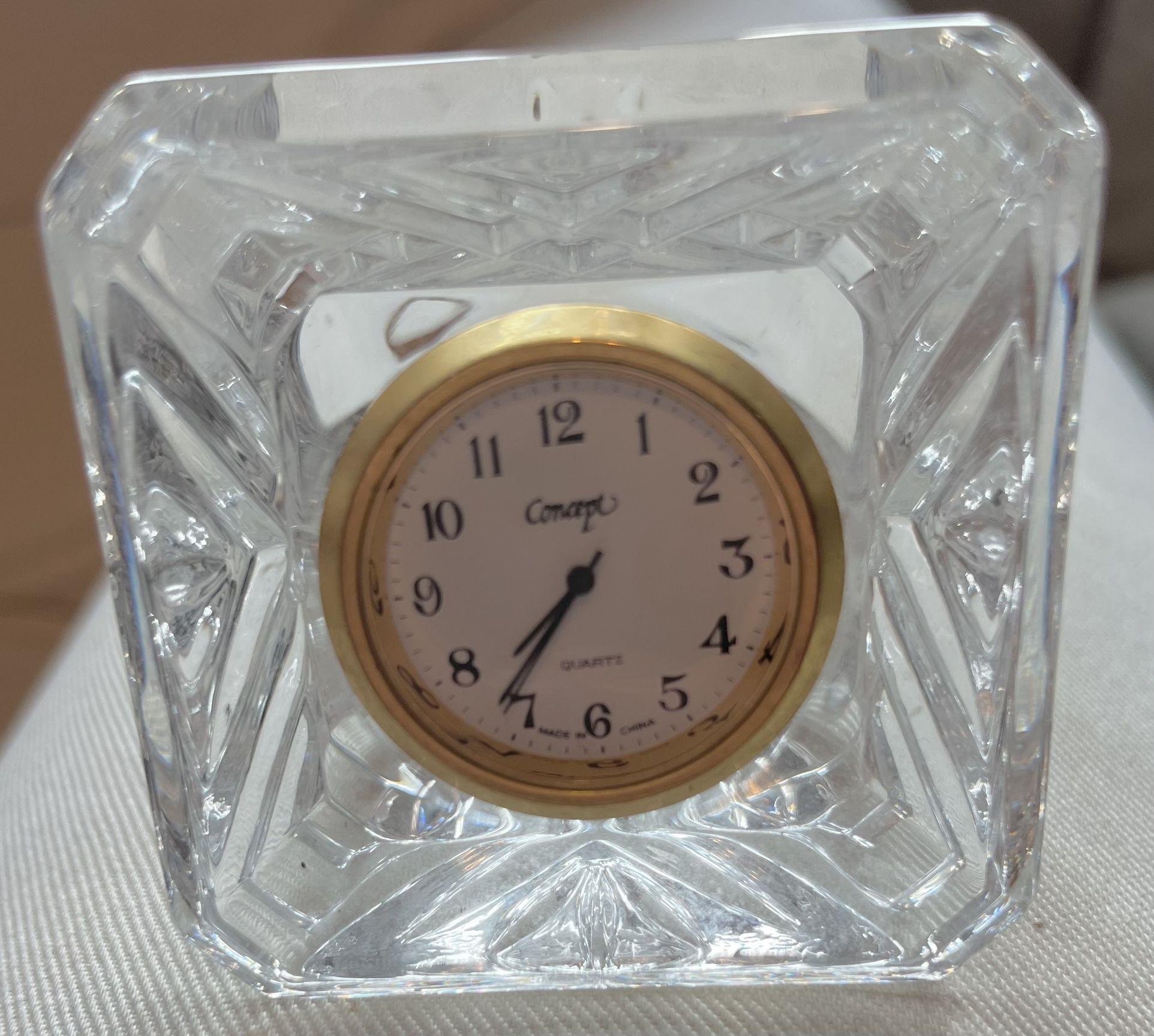Cristal d'Arques "Concept" Crystal Cube Quartz Desk Clock