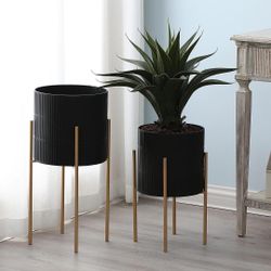 FREE 🎁 with purchase- New Set Of 2 Planters 