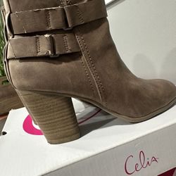 $2 Size 7.5 Boots