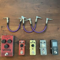 Various Guitar Pedals & Connector