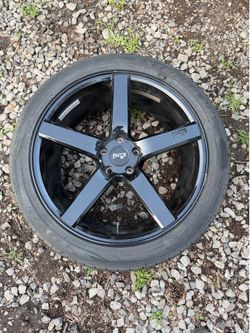 Niche 20” Black 5-Spoke Wheel/Rim 20x? 5-Lug – Used – Tire Damaged