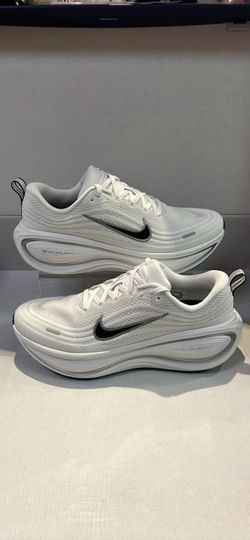 NIKE VOMERO PLUS ZOOMX “WHITE METALLIC SILVER”