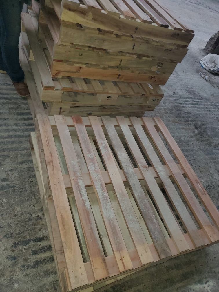 Pallets For Sale/Wood & Plastic