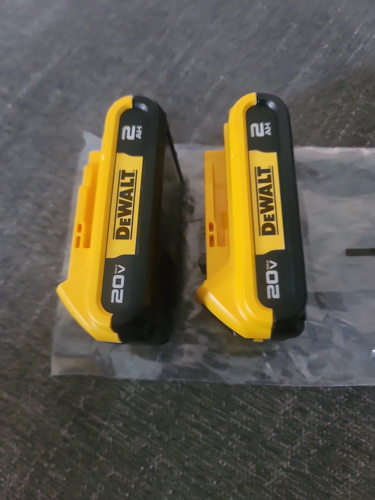 DEWALT 20VMAX BATTERIES 2.0AH NEW
