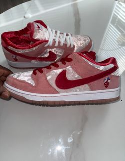 Nike StrangeLove x Dunk SB Low Valentine's Day 