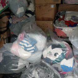 Bags Of Clothes In Excellent Condition