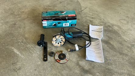 Makita angle grinder model 9557NB