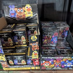14 Five Nights At Freddy's Mini Plush Hangers & 9 FNAF Balloon Circus Mystery Minis w/ Display Boxes