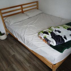 Queen size bed