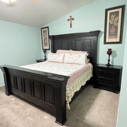 King Bedroom Set In Very Good Condition 