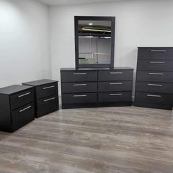 Dresser with mirror , Chest and 2 nightstands-Comoda Con Espejo Gavetero Y 2 Mesitas De Noche 