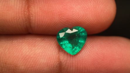 Natural Emerald 1.95 Ct Heart Cut Green Gemstone Certified