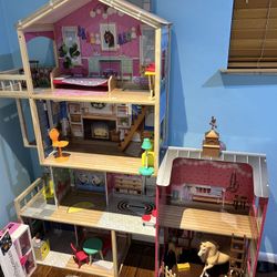 Doll House 🏠 