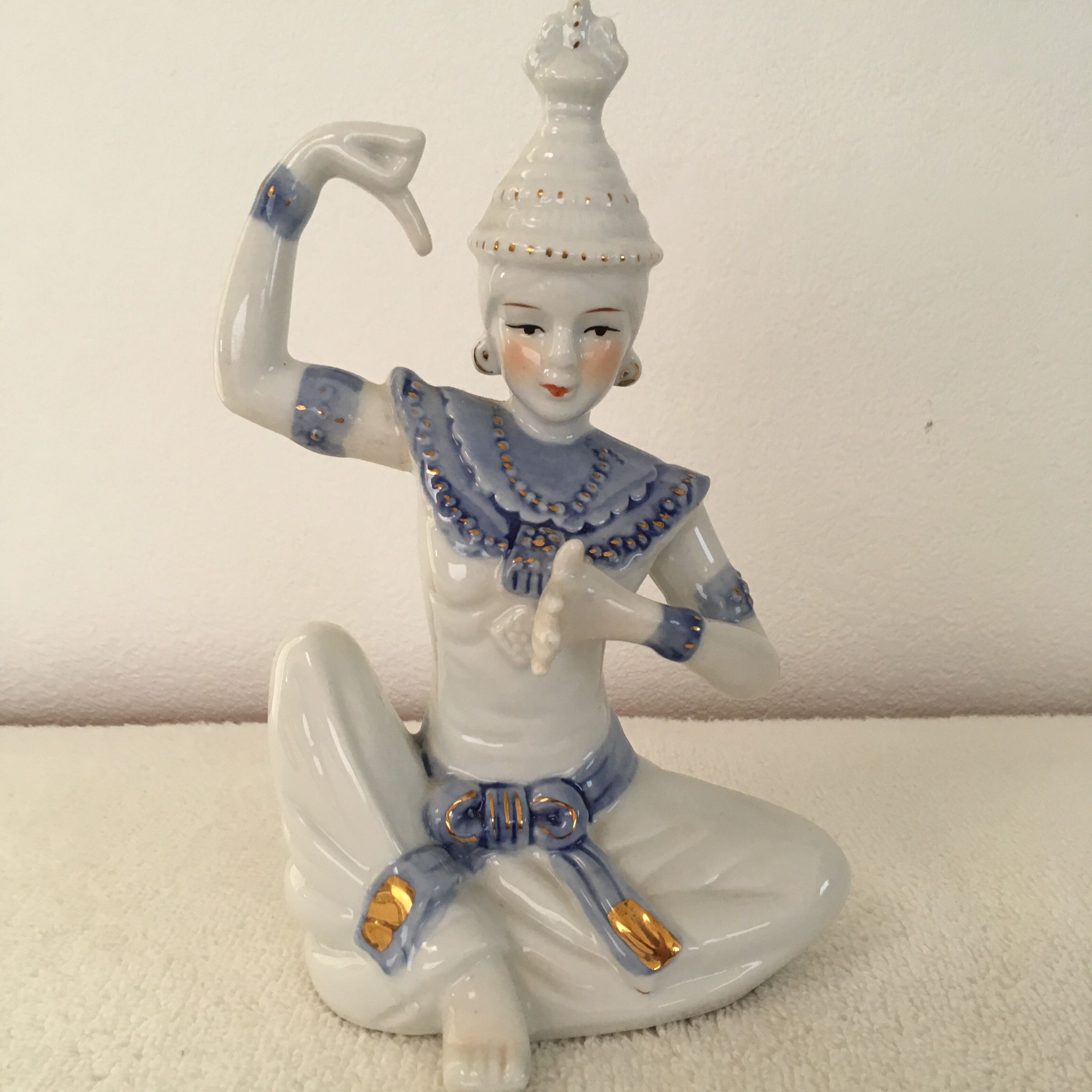 Antique Vintage Thai Buddha Female Ceramic/Porcelain Statue Figurine. Ht: 8”