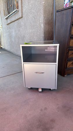 Vista 20"D Metal Mobile File Storage Cart, Silver