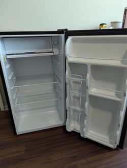 Frigidaire Gallery 3.2 Cu Ft Compact Fridge