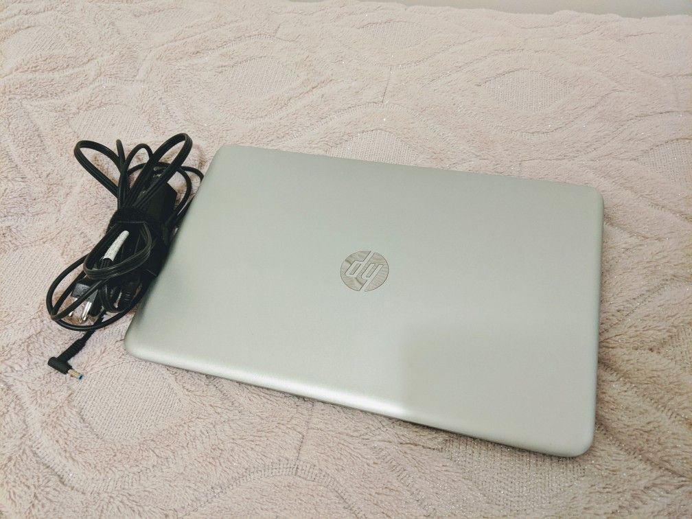Laptop hp touch screen 667gb