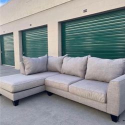Sectional Couch 🛻Delivery Available🛻