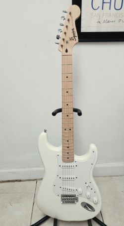 2019 Squier by Fender Stratocaster Artic white – Like New!