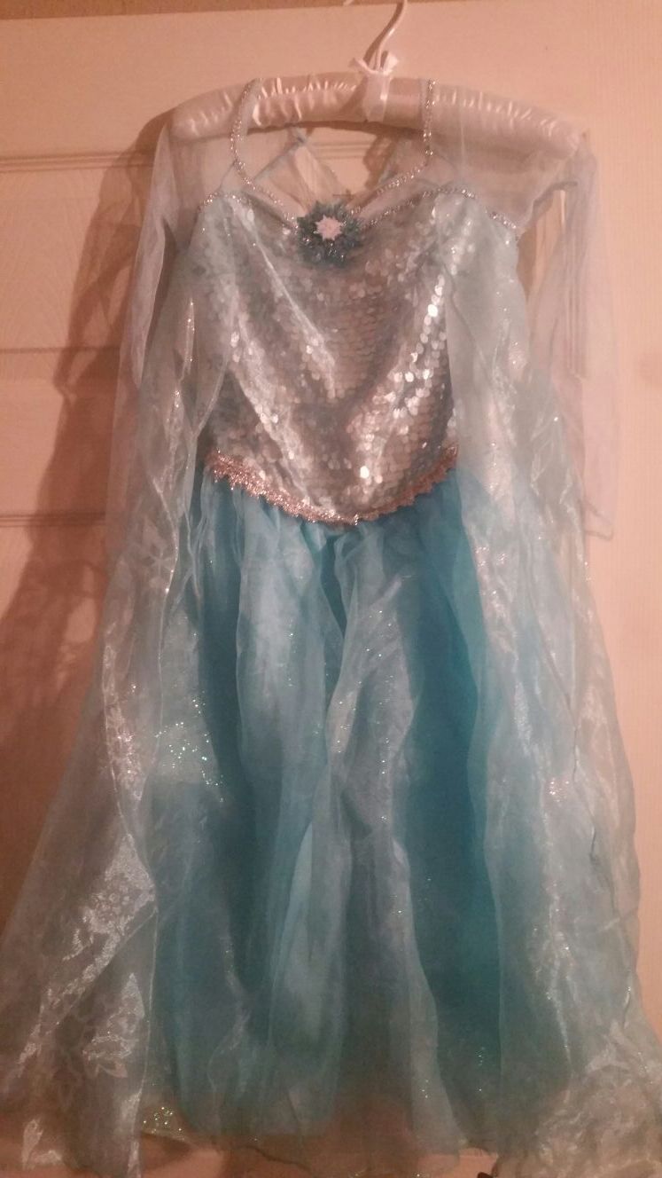 Frozen elsa size medium 7/8