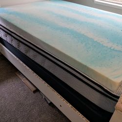 Queen Mattress/Topper/Box Spring