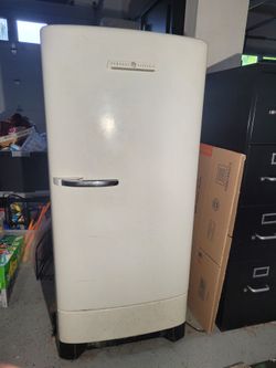 Vintage 1950s GE Refridgerator w/Service Manual