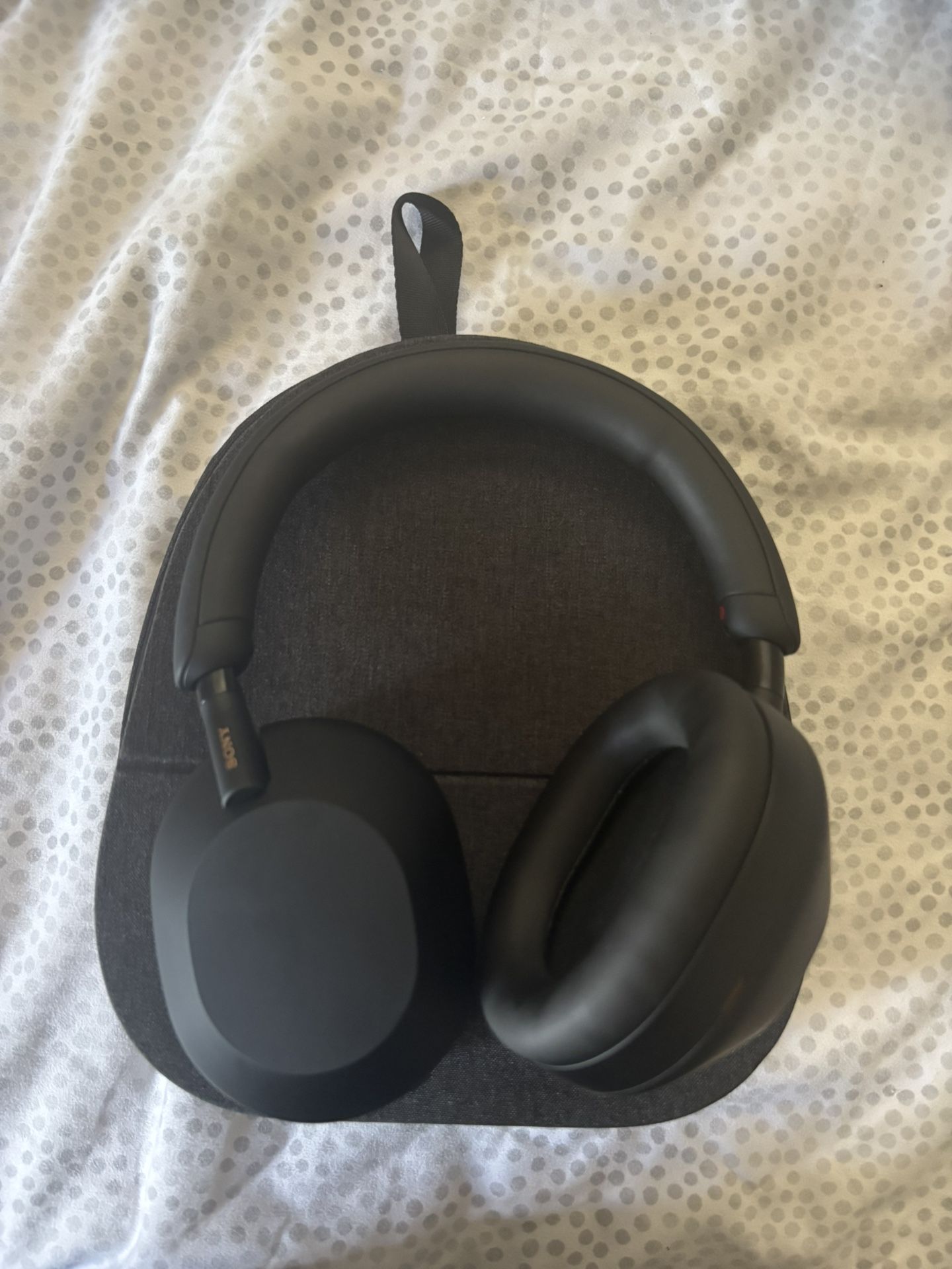 Sony XM5 Headphones 