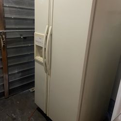 Refrigerator works great icemaker and water work Will Deliver For A Extra Fee 