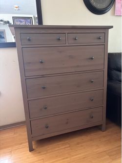 Solid wood 6-Drawers Dresser in excellent condition.