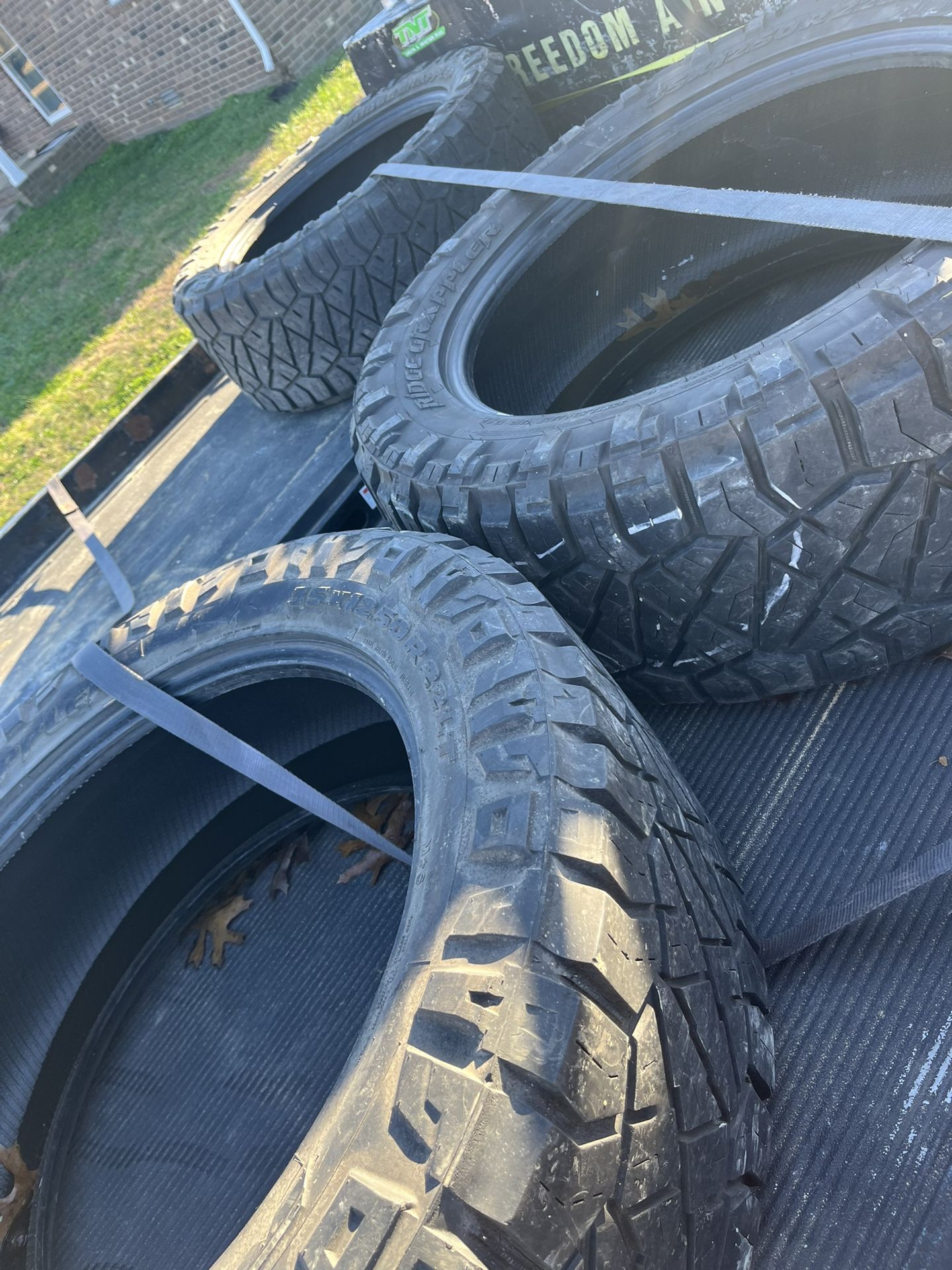 Tires 35x12.50r22